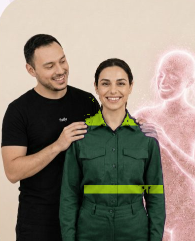 Fisioterapeuta de Fisify con una trabajadora de Urbaser